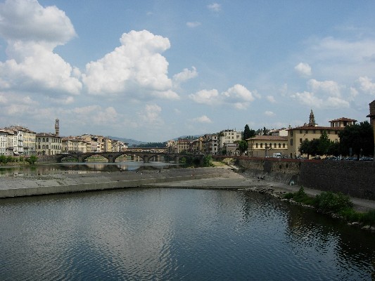 Arno Summer time (533Wx400H) - Photo by Stefania (student from Turin) 