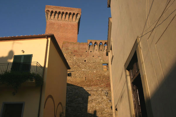 Marciano della Chiana (600Wx400H) - The fortress - photo courtesy of Paolo Ramponi - castellitoscani.com 