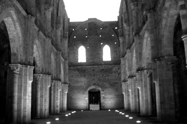 San Galgano, Tuscany (600Wx400H) - A view of the wonderful church of San Galgano, in Southern Tuscany. Not to be missed! (Photo by Gianluca Tufano - <a href='http://www.gianlucatufano.com' target='_blank'>Gianluca Tufano website</a>) 