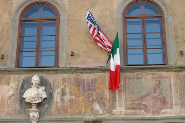 Friendship (600Wx400H) - American and Italian flags in Santa Croce square.  