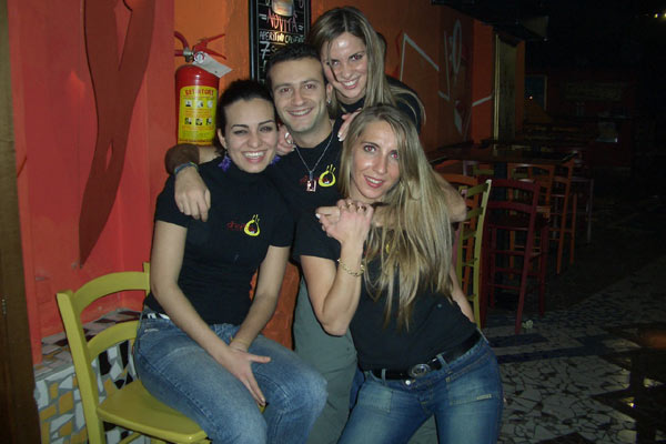 Girasol Latin Bar (600Wx400H) - From left to right: Monica (Brazil), Ciro (Italy), Mari(Argentina), Maru (Argentina) 