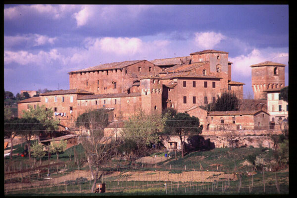 Cuna (600Wx400H) - Cuna, fortified Grancia - photo courtesy of Paolo Ramponi - castellitoscani.com 