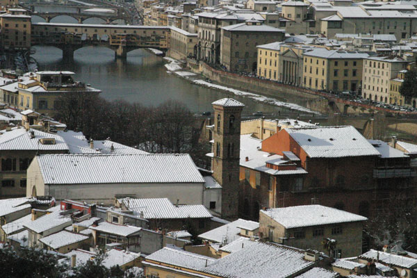 White Xmas (600Wx400H) - 28th December 2005 - View of Florence from Piazzale Michelangelo (Photo by Marco De La Pierre) 