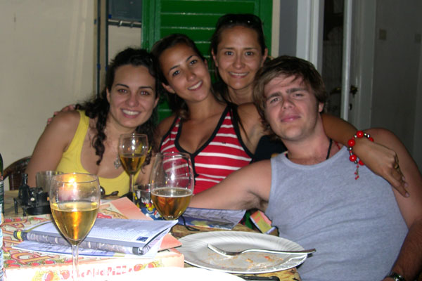 South America in Florence (600Wx400H) - Lucas (Brazil) with 3 south American beauties (Lizia from Mexico, Monica and Maite from Brazil..)...
Que Viva Florencia!;)
(Photo by studentsVille.it) 
