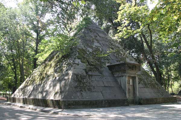 Pyramid @ Cascine Park (600Wx400H) - A Pyramid in the heart of Cascine Park. It wasn't used to bury the Pharaon but - more simply - it was used as a huge natural refrigerator by the most powerful families of the city.. (Photo by Marco De La Pierre) 