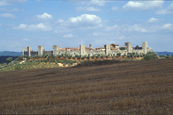 Monteriggioni (600Wx400H) - The medieval village of Monteriggioni (Photo Courtesy of <a href='http://www.studentsville.it' target='_blank'>studentsVille.it</a>) 