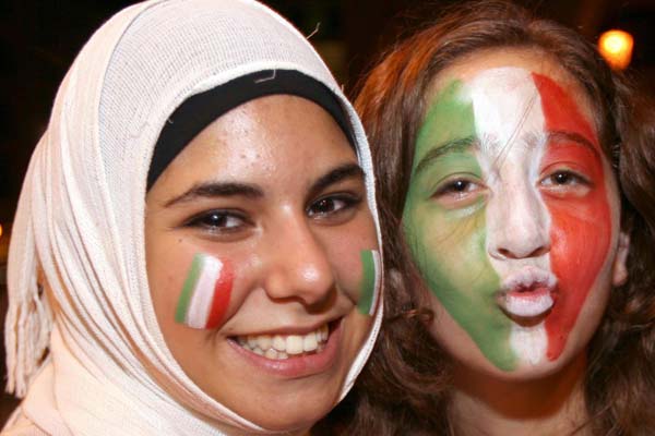 No borders.... (600Wx400H) - Happiness without borders...(Photo Courtesy of Repubblica.it) 