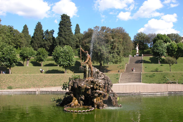 Boboli - Nettuno (600Wx400H) - Statue of Nettuno at Boboli Garden (Photo by Luisella Tartoni) 