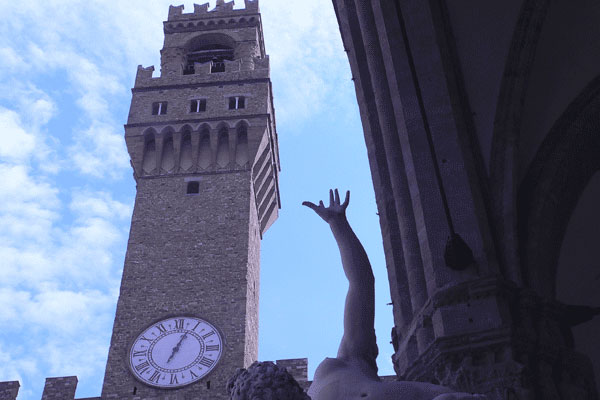 Artistic View (600Wx400H) - Artistic view of Palazzo Vecchio in Piazza Signoria (Photo by Fabio, Internet Station Service in Largo Alinari, 30) 