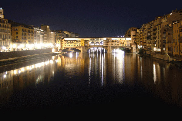 Ponte Vecchio (600Wx400H) - Ponte Vecchio by night (Photo by Fabio, Internet Station Service in Largo Alinari, 30) 