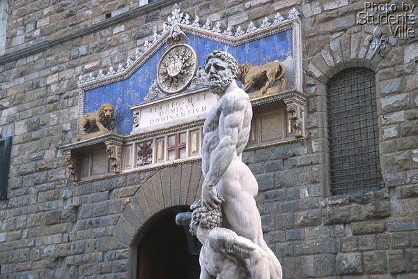 Ercole e Caco (600Wx400H) - In front of Palazzo Vecchio: statue of 'Ercole e Caco' [Bandinelli, 1534]  (Photo by Paolo Ramponi) 