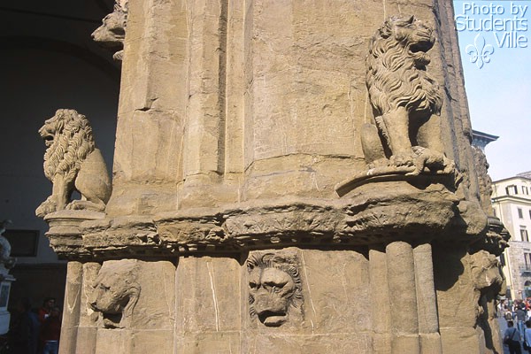 Lion's Column (600Wx400H) - Five carved lions on a column of the 'Loggia della Signoria' (Photo by Paolo Ramponi) 