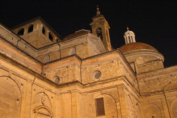 San Lorenzo Chapel (600Wx400H) - San Lorenzo Chapel by night (Photo by Paolo