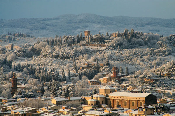 Santo Spirito district (600Wx400H) - A view of the most romantic district of Florence (Santo Spirito) under the snow.. (Photo Courtesy of <a href='http://xoomer.virgilio.it/neveafirenze/' target='_blank'>Marco di Leo </a>) 