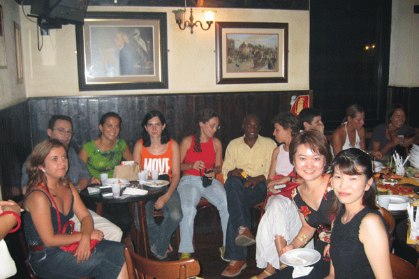 Relax in the pub (600Wx400H) - The Istituto Europeo students relaxing in the pub after a long, hard day of study...
https://www.widestore.it/istitutoeuropeo/sv/ie.htm 